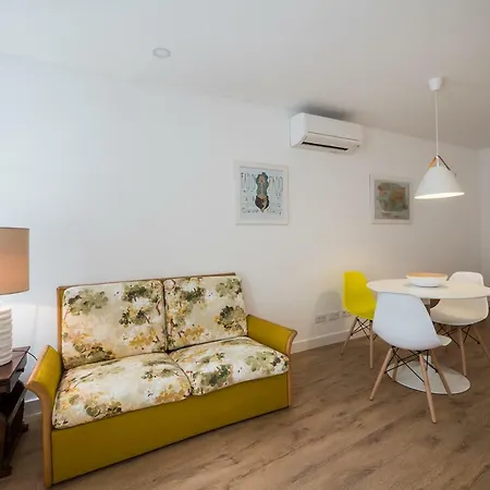 Castle Terrace Exclusive - By The Castle Apartment *